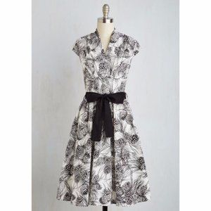 Retrolicious ModCloth Dress Pinecone print size 14